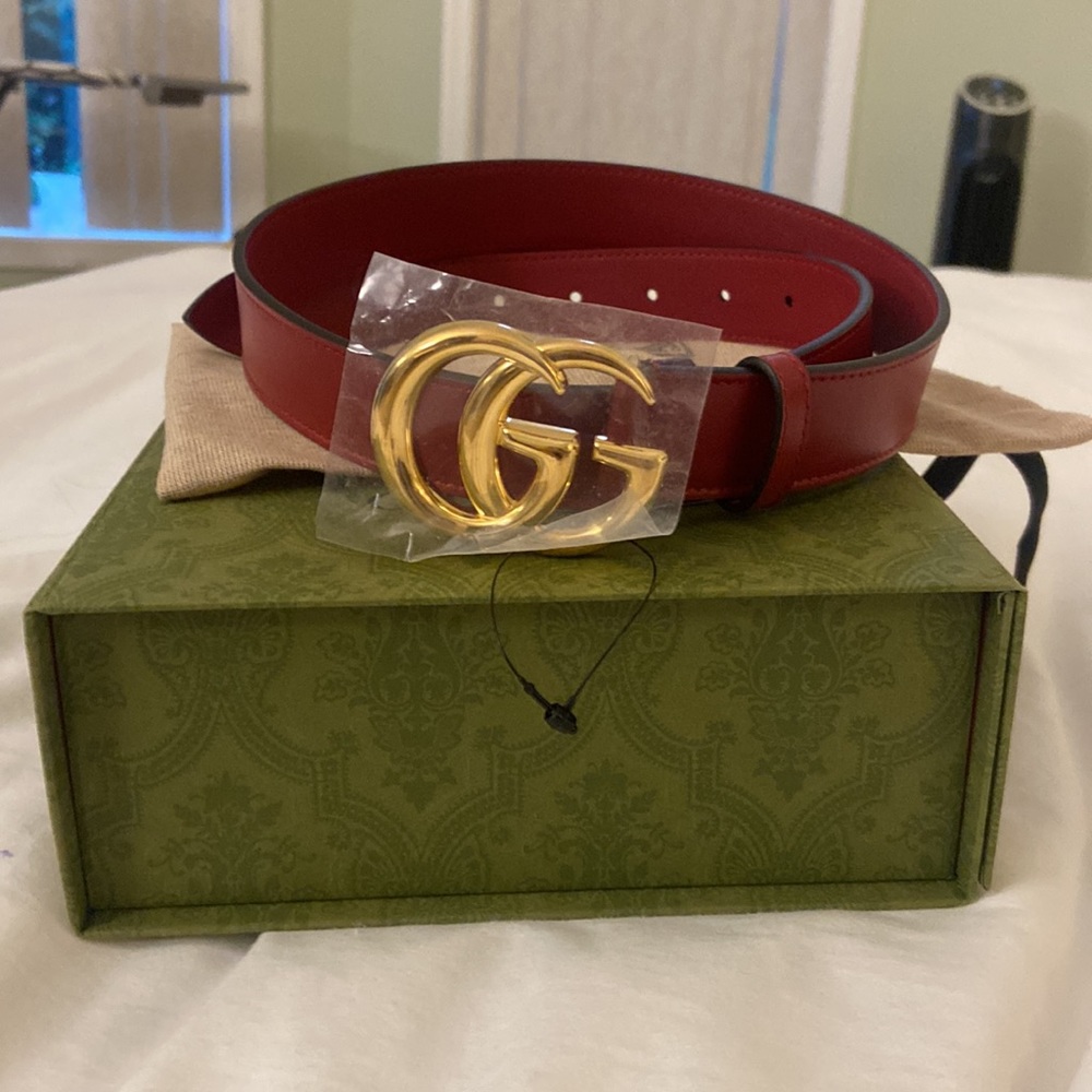 Never worn gucci size 80 red belt